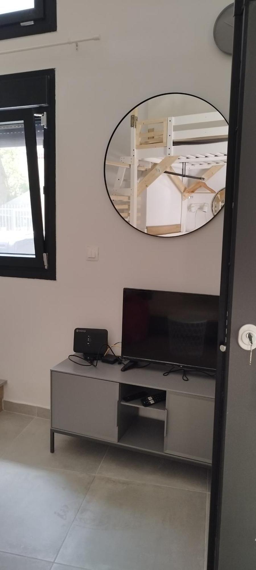 Lovely With Loft Bed *